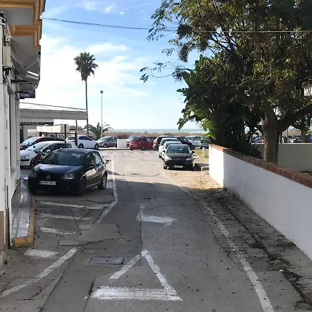 Frente A La Playa En Carril De La Fuente Conil De La Frontera